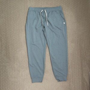 Vuori Halo Joggers. Women’s size L.